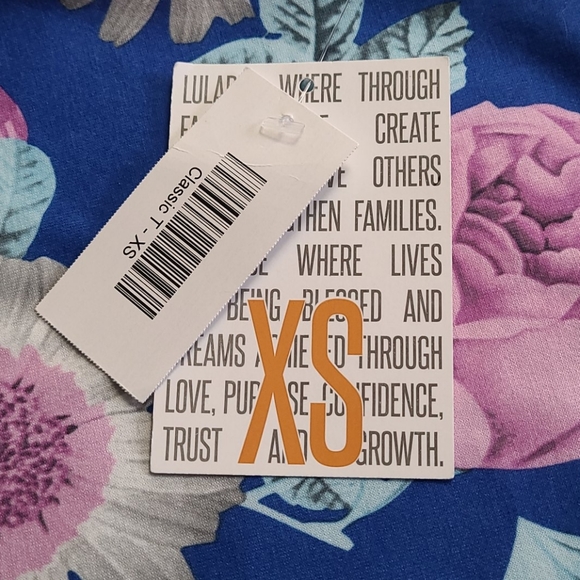 LuLaRoe Classic Floral Tee XS (2 - 4) - Picture 5 of 6